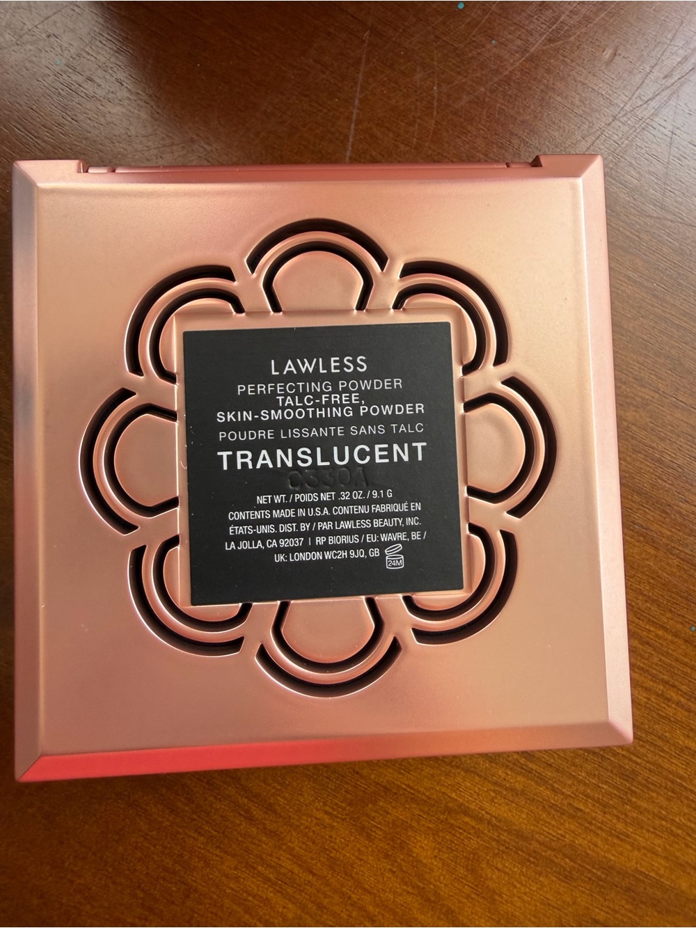 LAWLESS Translucent Setting Powder in Pink Rose Compact - Picture 4 of 8
